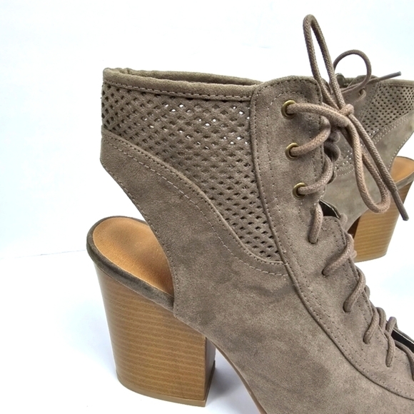 ALTAR'D STATE Lace Up Peep Toe Block Heel Taupe Womens Size 8 - Picture 9 of 13